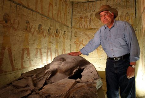 A Biblioteca de Zahi Hawass: Uma Jornada Pelo Tempo e Conhecimento no Cairo!