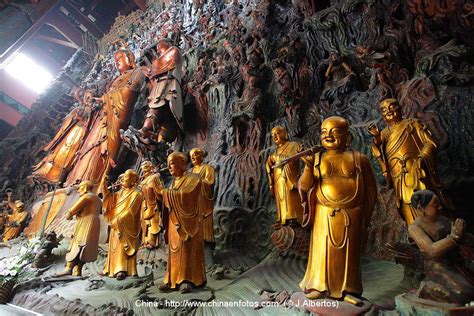 A Maravilha Escondida de Pingdingshan: O Templo de Xiwang!