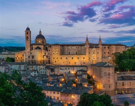 A Villa Comunale di Urbino: Um Oásis de Beleza Histórica e Paisagens Panorâmicas!