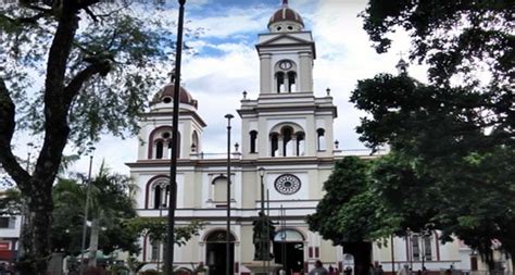  Museu de Arte Religiosa: Descubra Tesouros Esquecidos da História Colombiana em El Espinal!