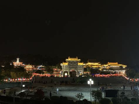 Templos de Meishan: Uma Jornada Espiritual Através da História e da Beleza Natural!