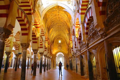 A Catedral de Córdoba: Uma Sinfonia Gótica e Muçulmana!