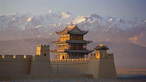 A Fortaleza Jiayu Pass! Uma Joia Histórica na Fronteira da Grande Muralha Chinesa!