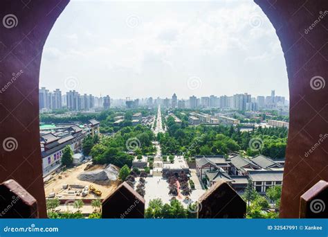 A Pagode da Grande Campanhada: Uma Sinfonia de História e Arquitetura Impressionante em Xi'an!