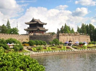 Jingzhou Ancient City: Desvende a História Milenar e Experimente a Cultura Vibrante!